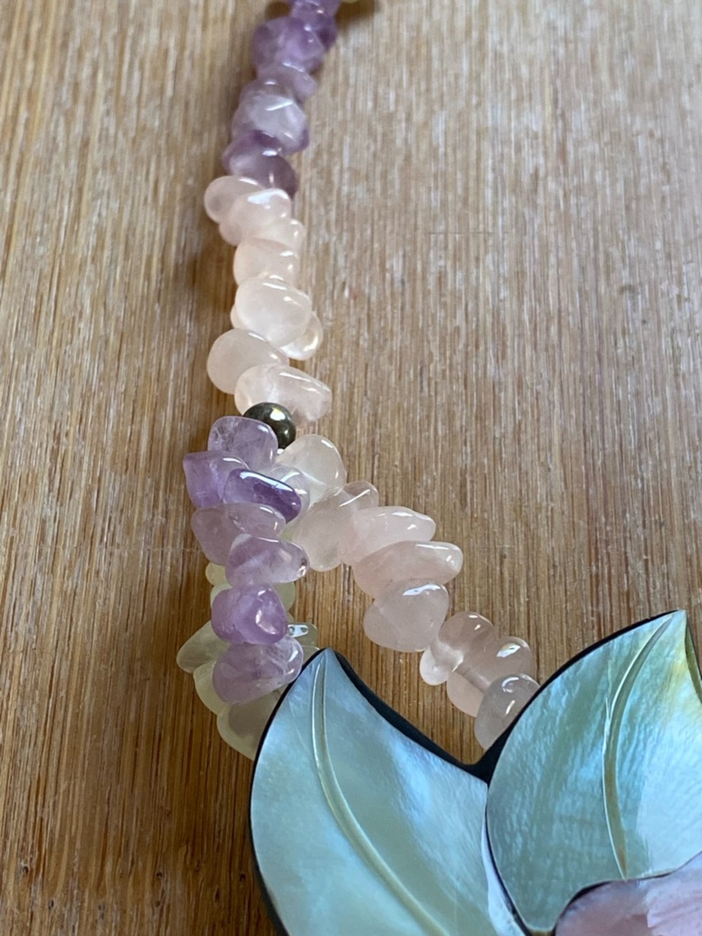 Vtg Lee Sands Mother of Pearl Inlay Flower Necklace with Natural Gemstones - Picture 6 of 16